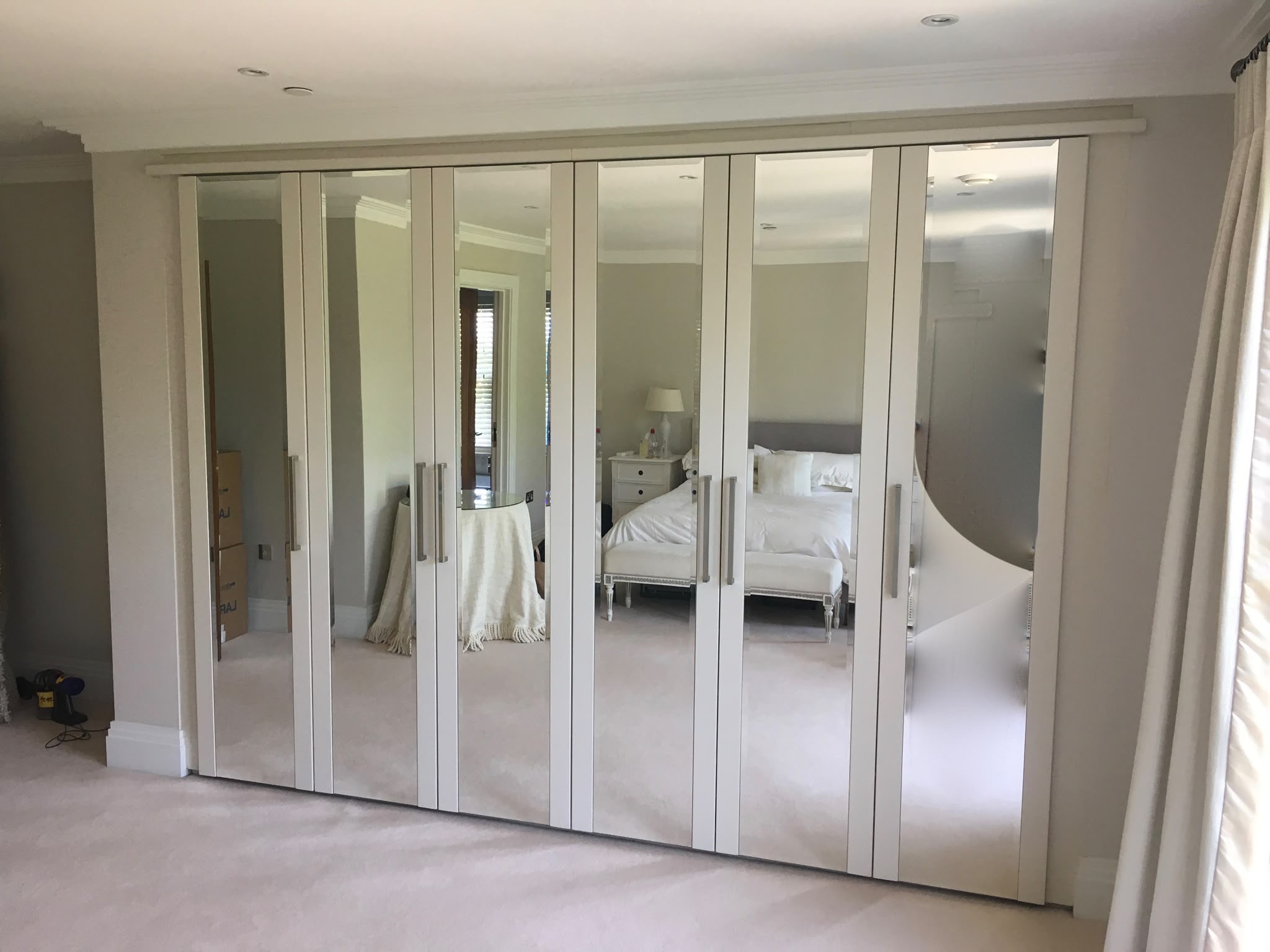 Bedroom mirrored wardrobe