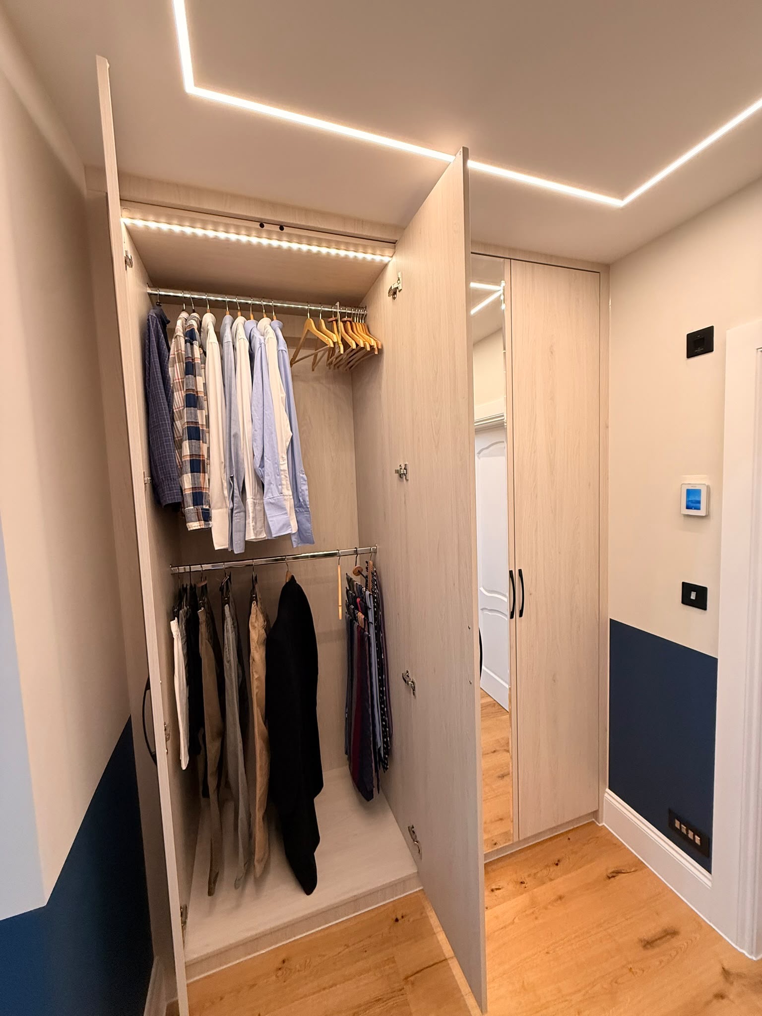 Dressing room walk in led