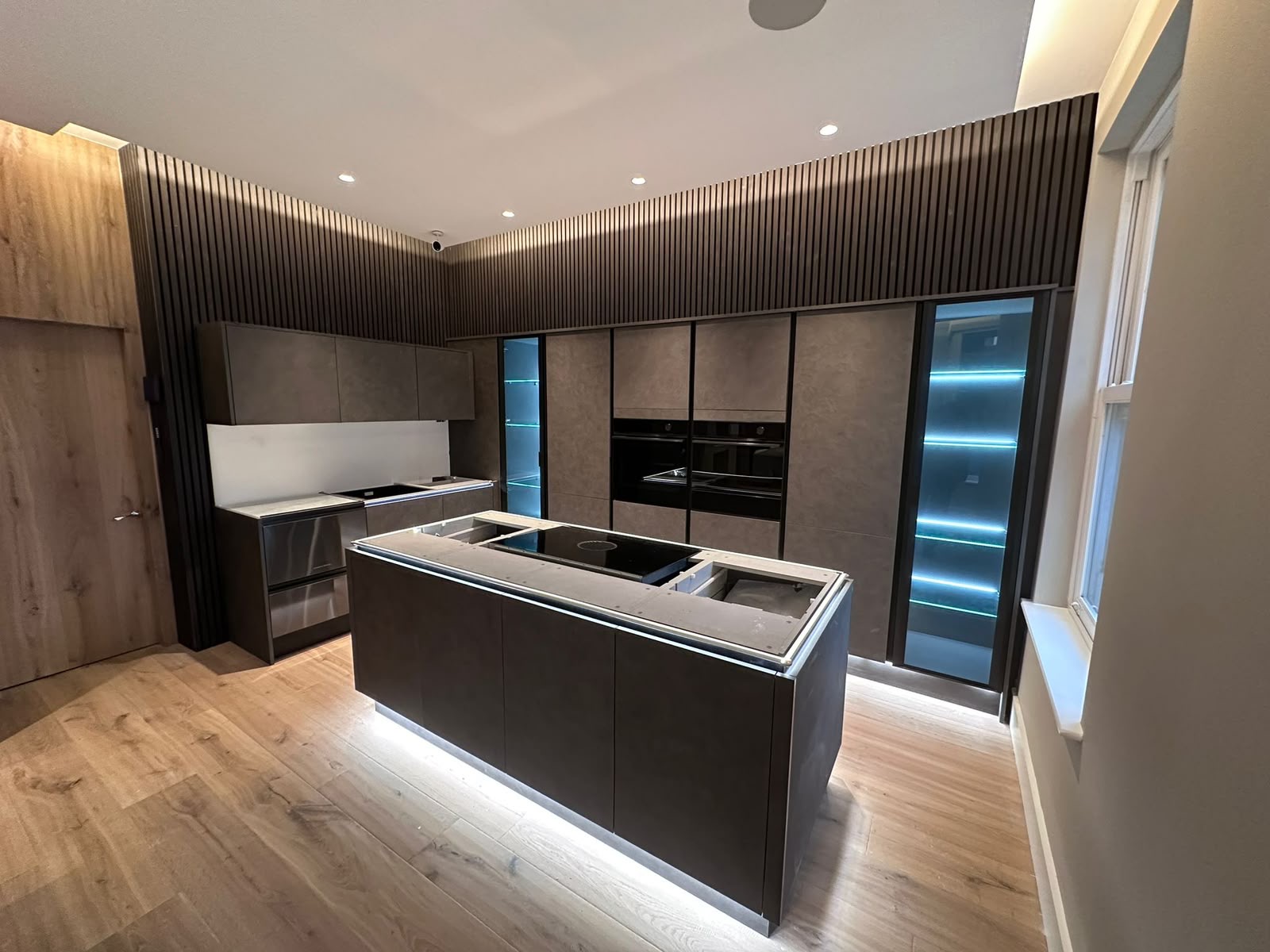 Kitchen dark led slate