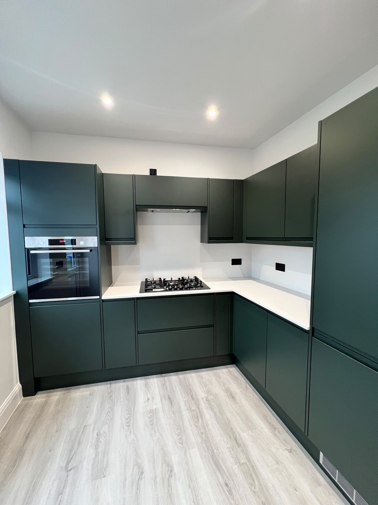 Kitchen forest green handleless