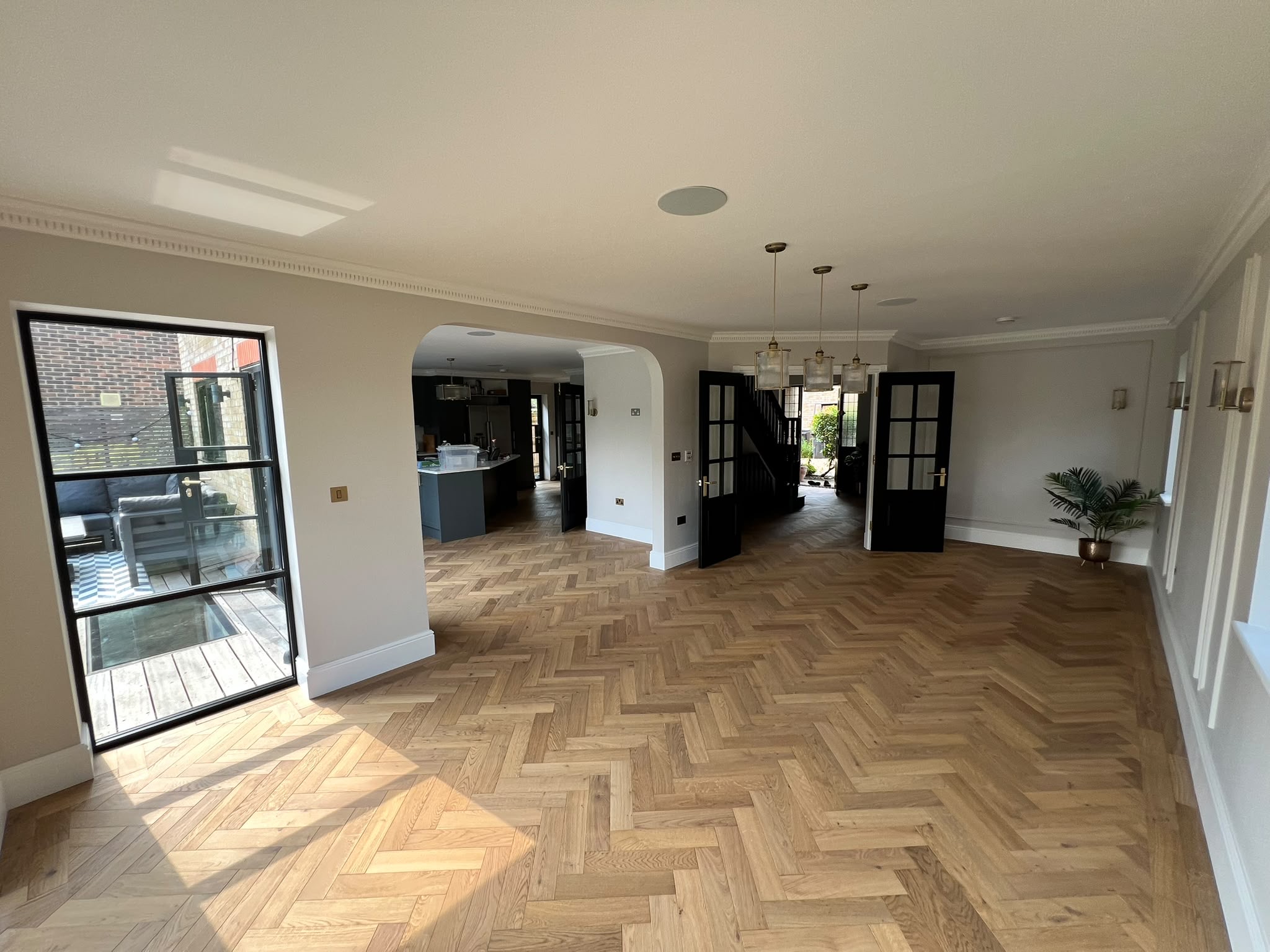 Living room parquet arch